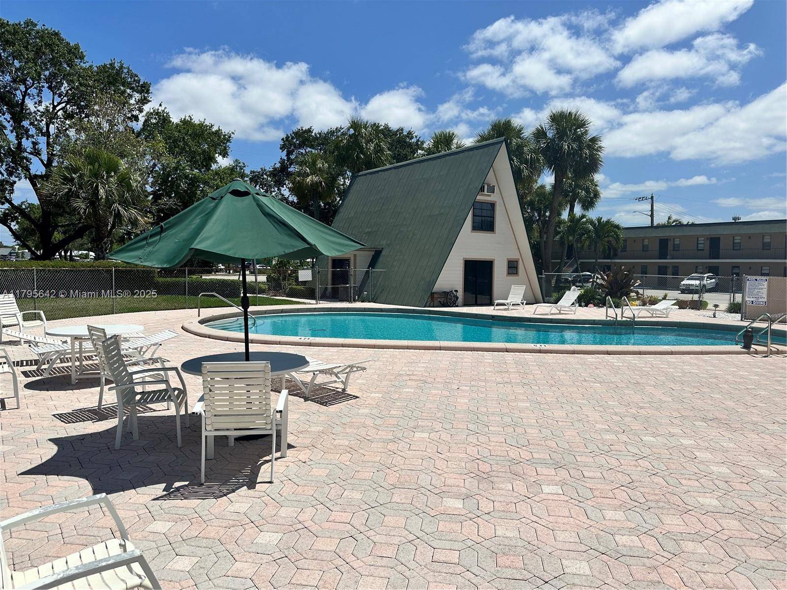 Stuart, FL 34994,1081 SE Monterey Rd #3-12