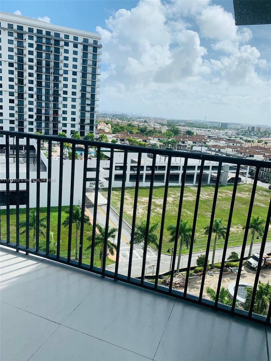 Doral, FL 33166,5252 NW 85Th Ave #807