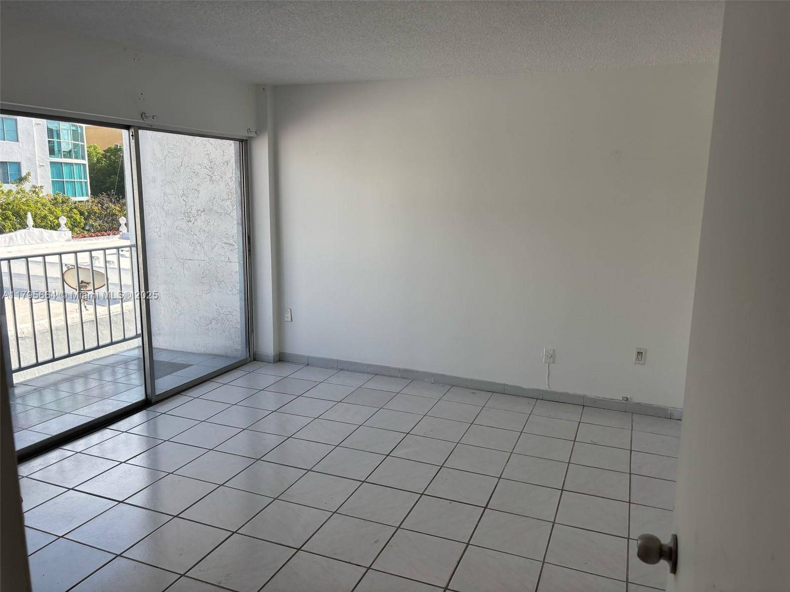 Miami Beach, FL 33139,221 Meridian Ave #406