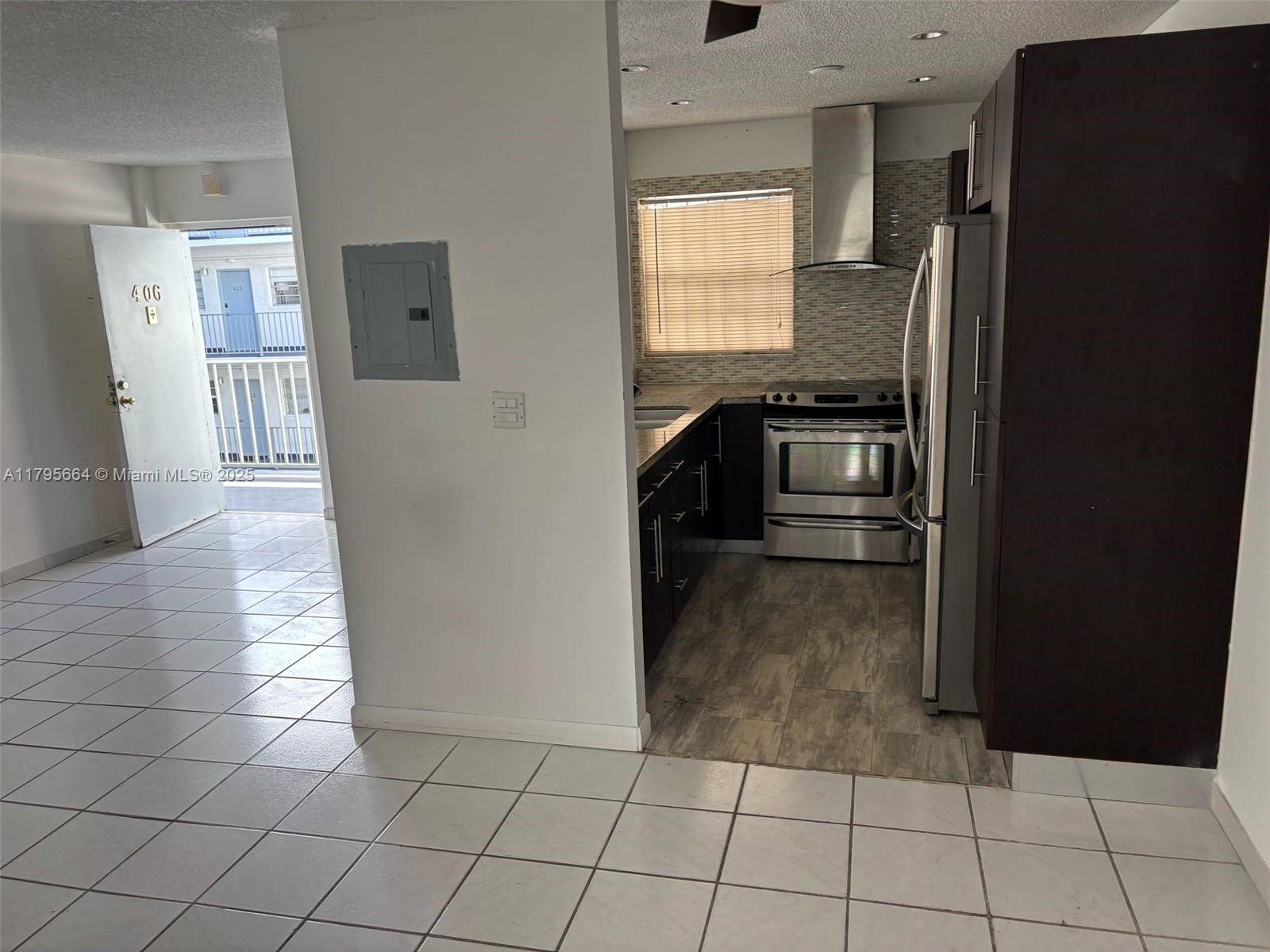 Miami Beach, FL 33139,221 Meridian Ave #406