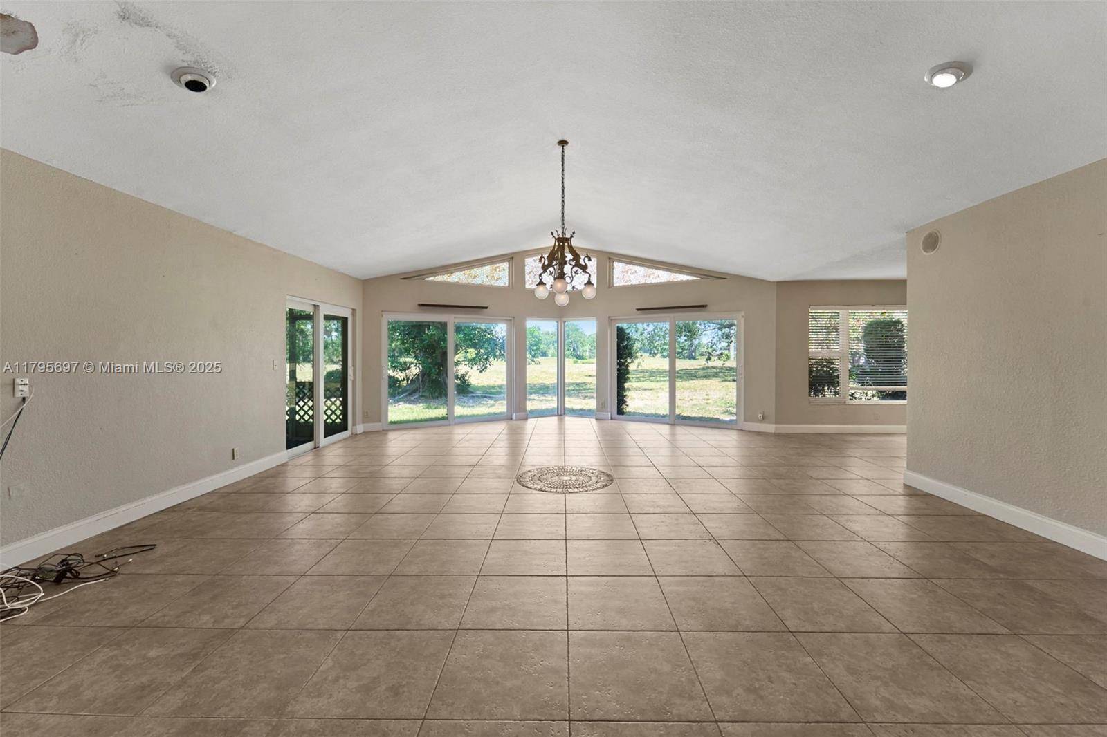 Tamarac, FL 33319,4508 King Palm Dr
