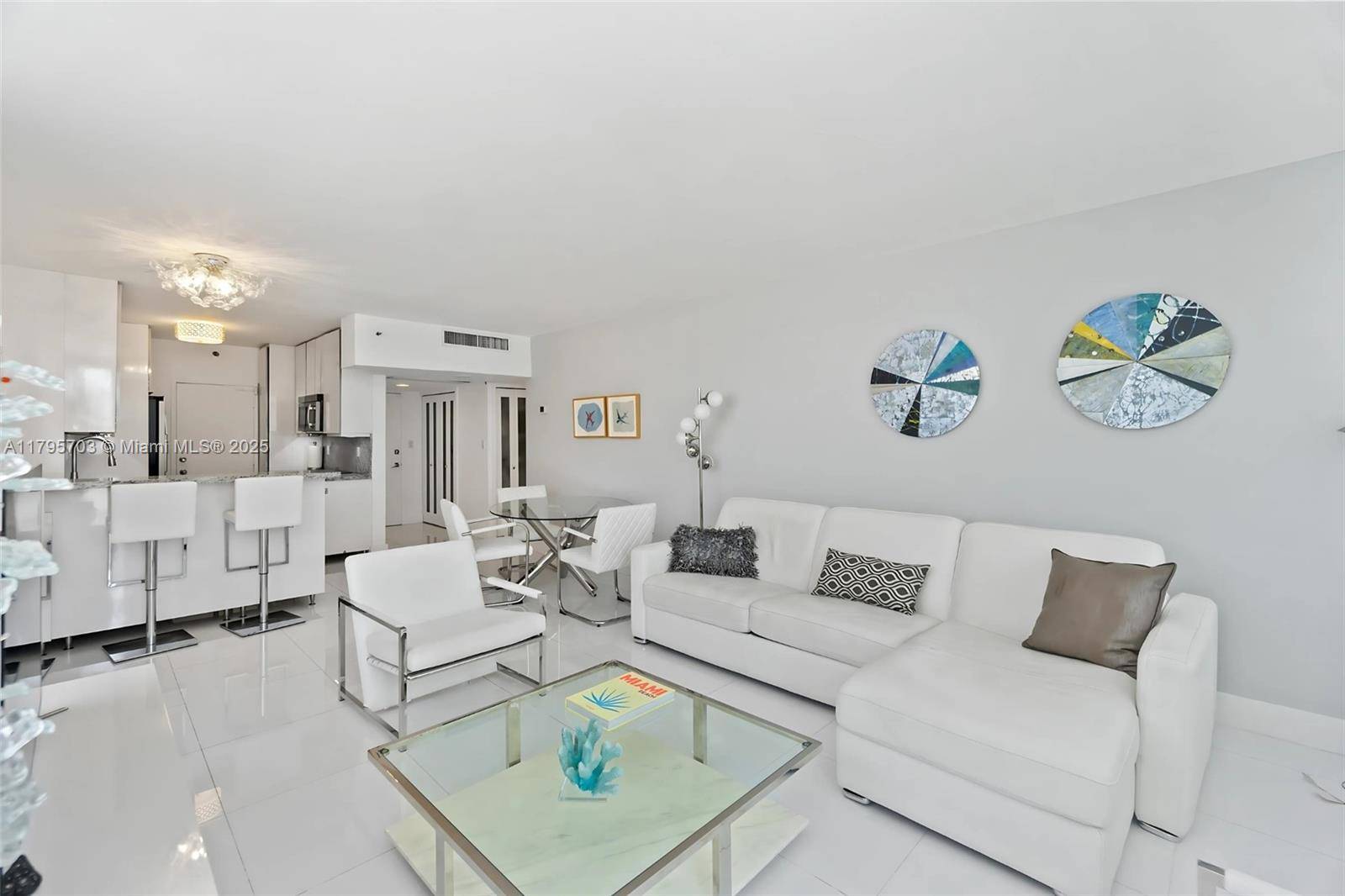 Miami Beach, FL 33139,100 Lincoln Rd #611