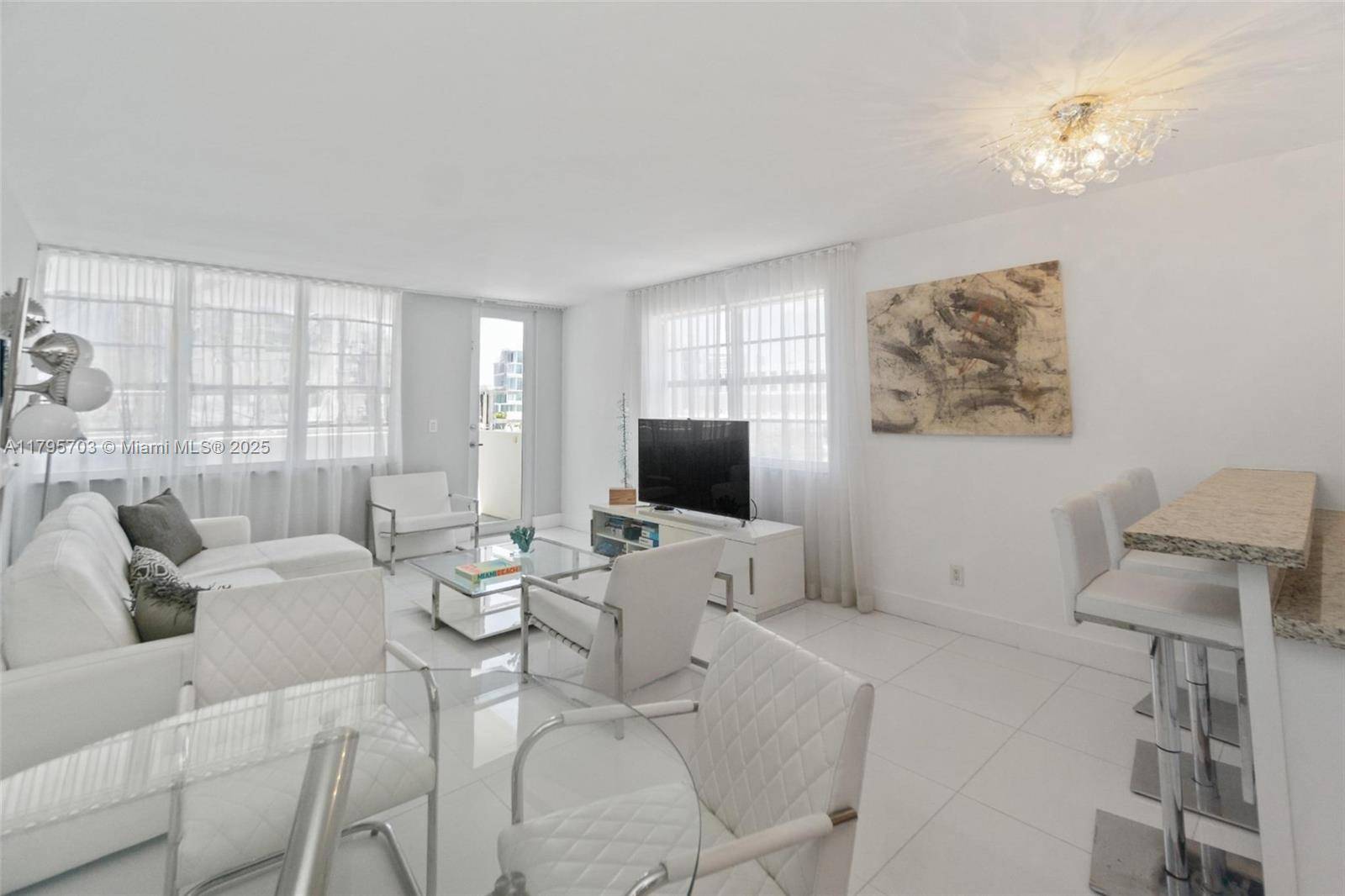 Miami Beach, FL 33139,100 Lincoln Rd #611