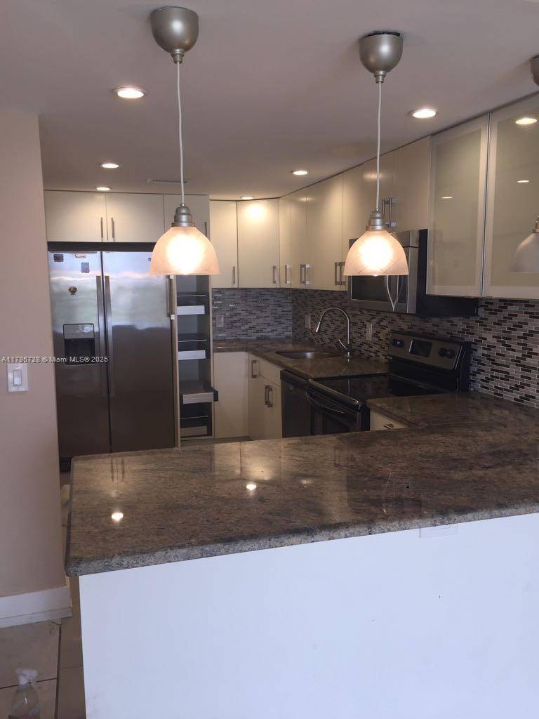 North Miami, FL 33181,13499 Biscayne Blvd #713