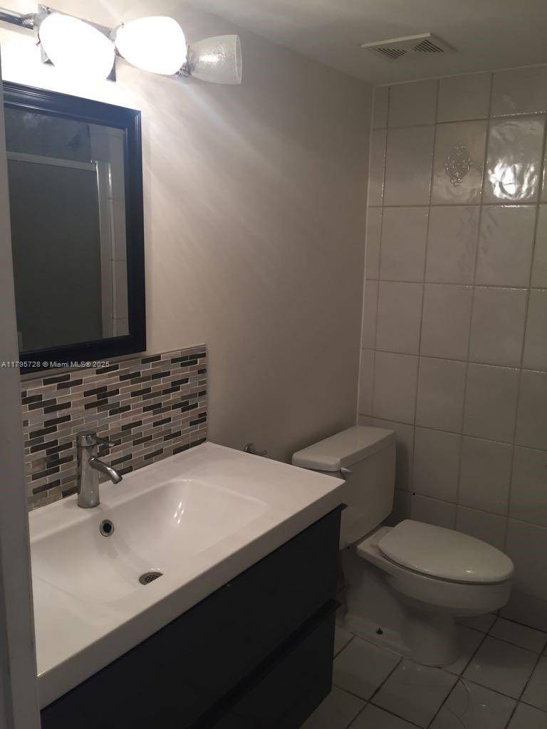 North Miami, FL 33181,13499 Biscayne Blvd #713