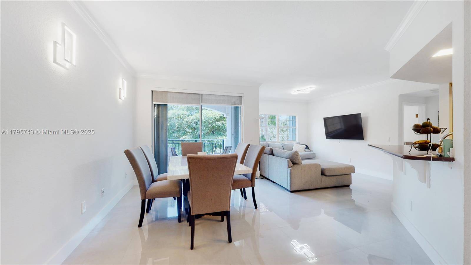 Aventura, FL 33160,3255 NE 184th St #12410