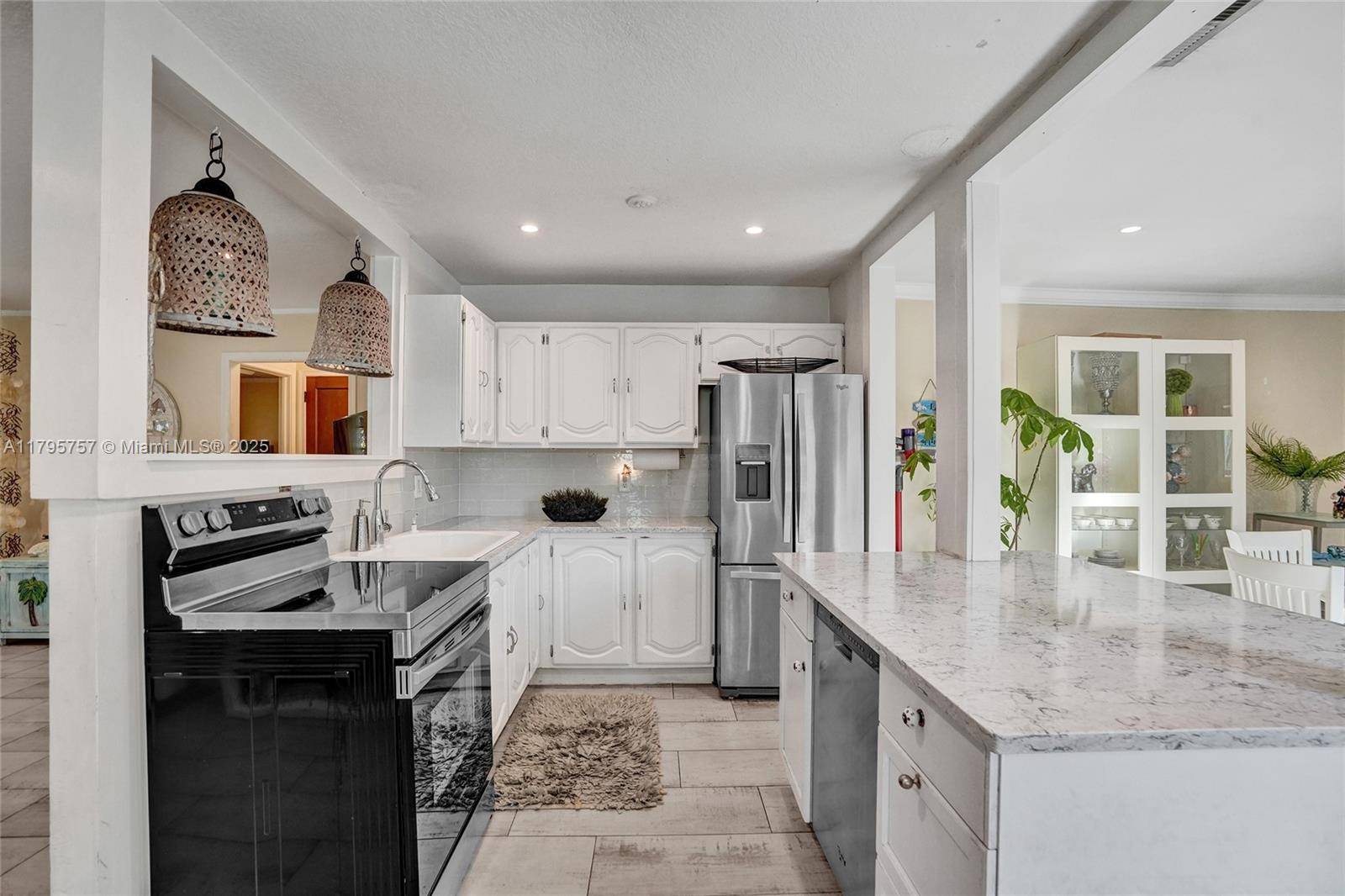 Pompano Beach, FL 33060,1402 SE 1st St