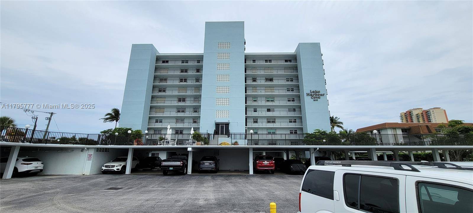 Riviera Beach, FL 33404,3040 Lake Shore Dr PH2