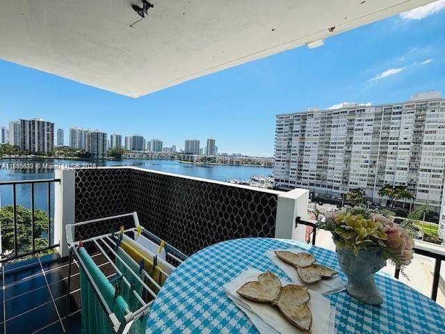Aventura, FL 33160,2780 NE 183rd St #810