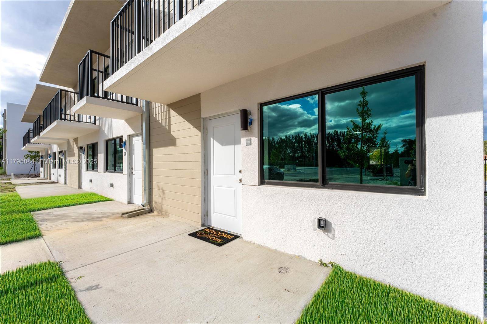 North Miami Beach, FL 33169,155 NW 160TH ST #TH 6
