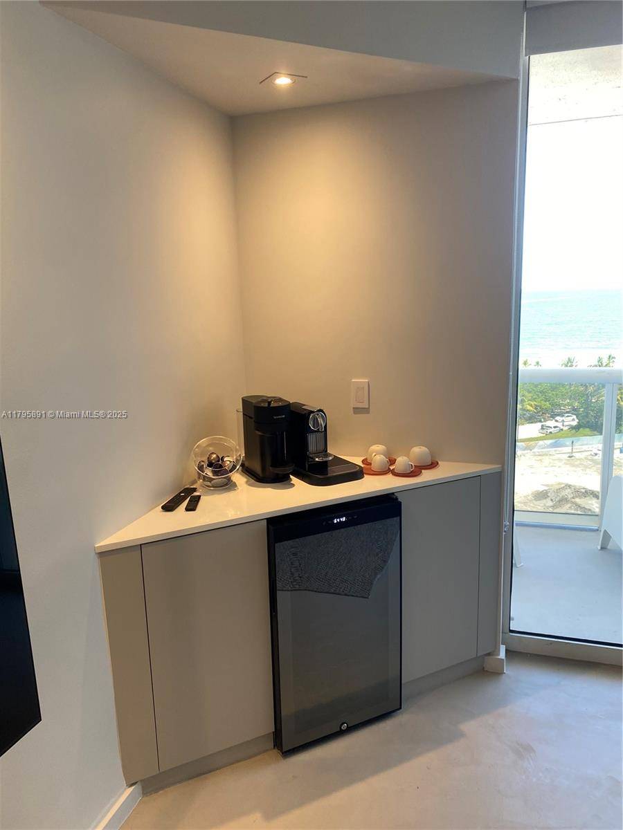 Bal Harbour, FL 33154,10275 Collins Ave #920
