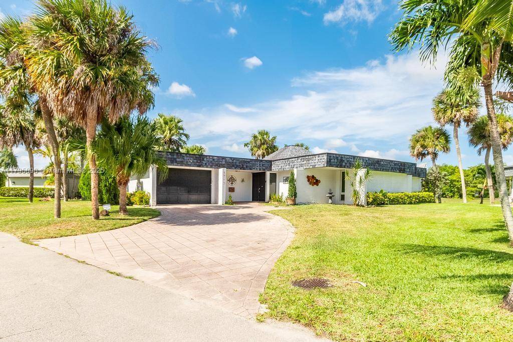 Tamarac, FL 33319,5715 Bayberry Ln