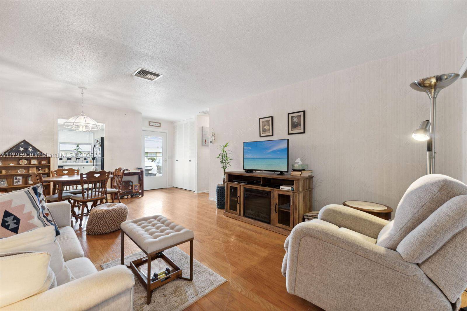 West Palm Beach, FL 33415,2935 W Crosley Dr #B