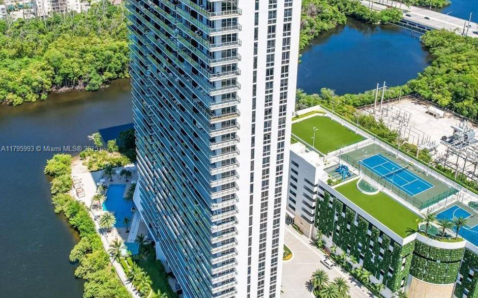 North Miami Beach, FL 33160,Address not disclosed