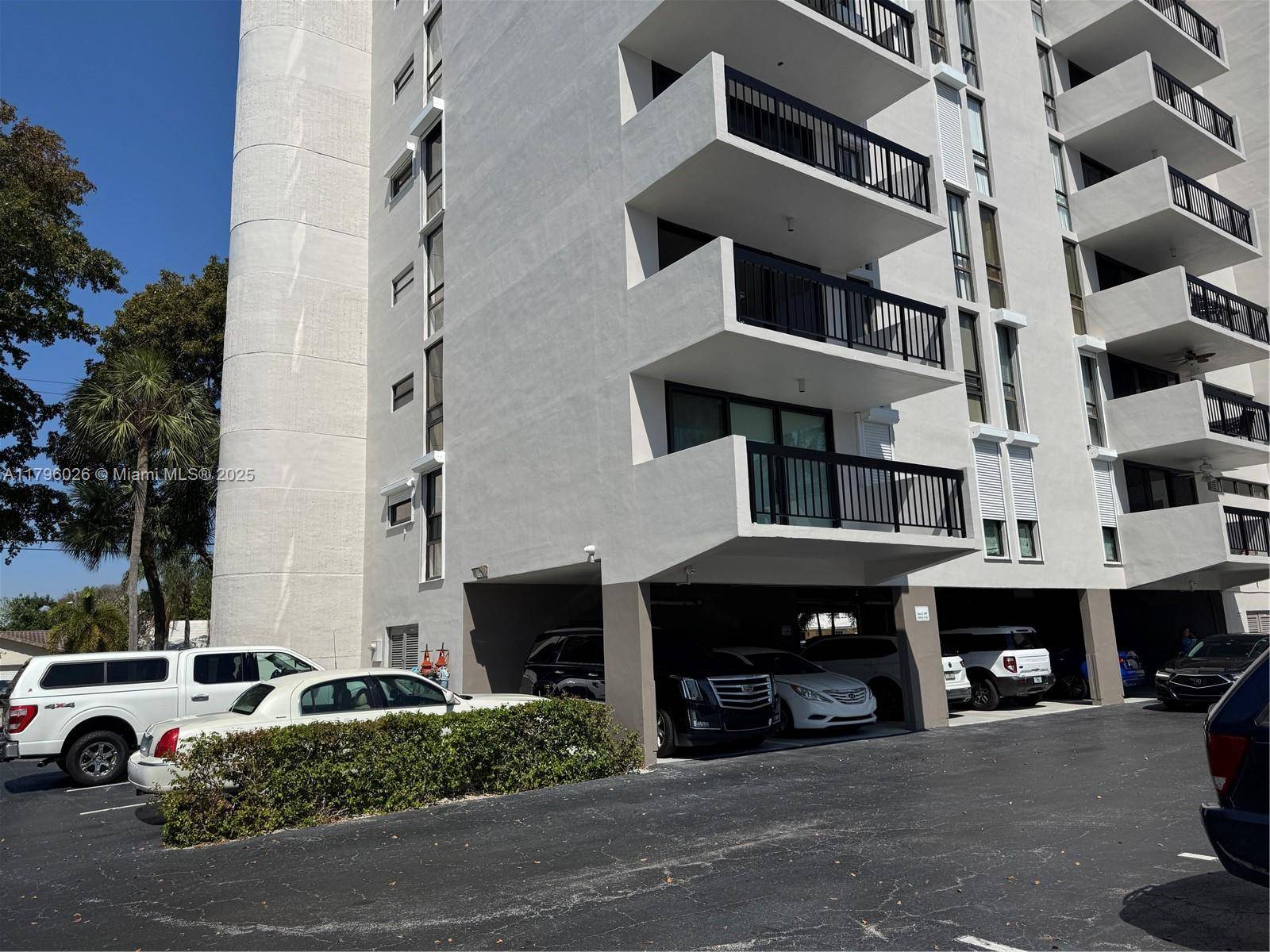 Fort Lauderdale, FL 33308,4800 Bayview Dr #206