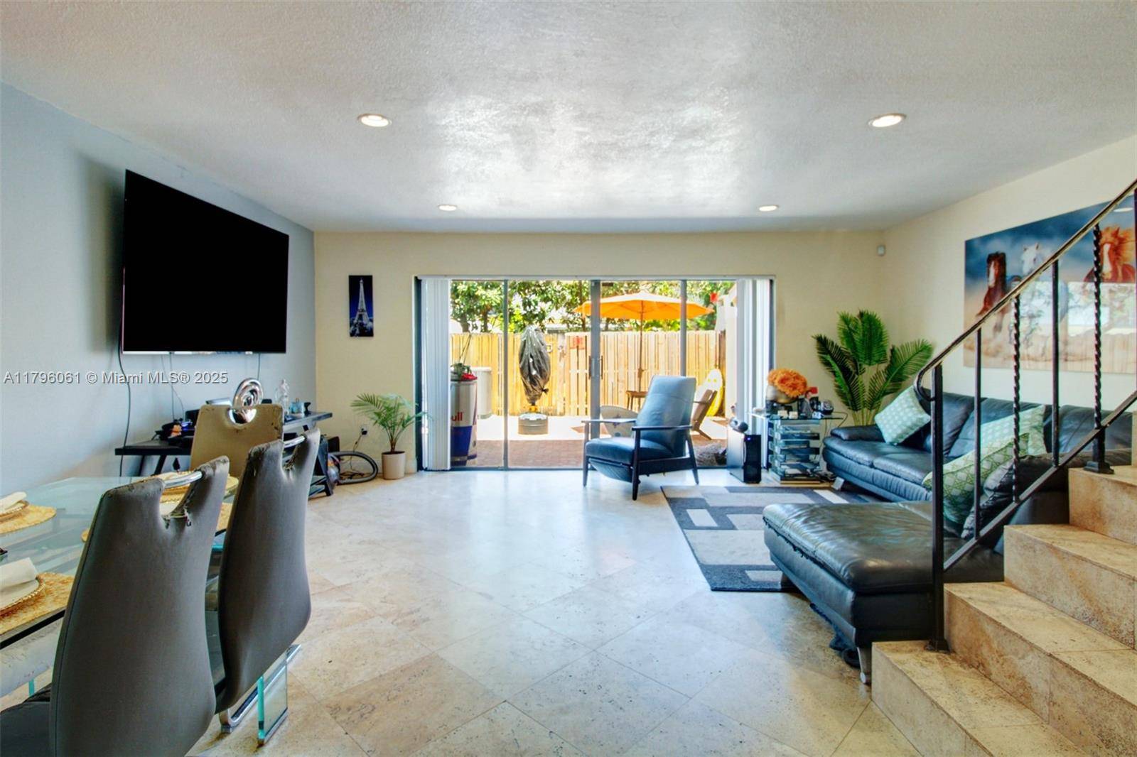 Hollywood, FL 33021,3321 Farragut St #7D