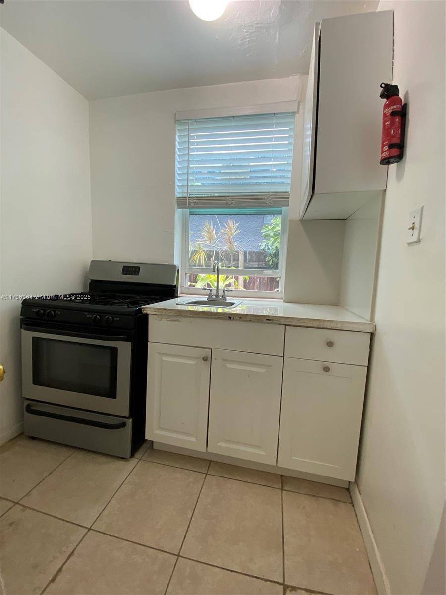 Miami, FL 33127,85 NW 46th St #2