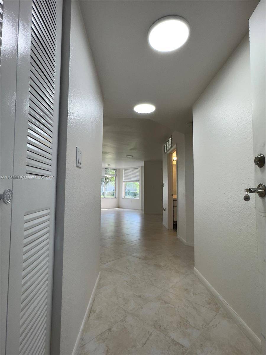 Oakland Park, FL 33309,2810 N Oakland Forest Dr #105