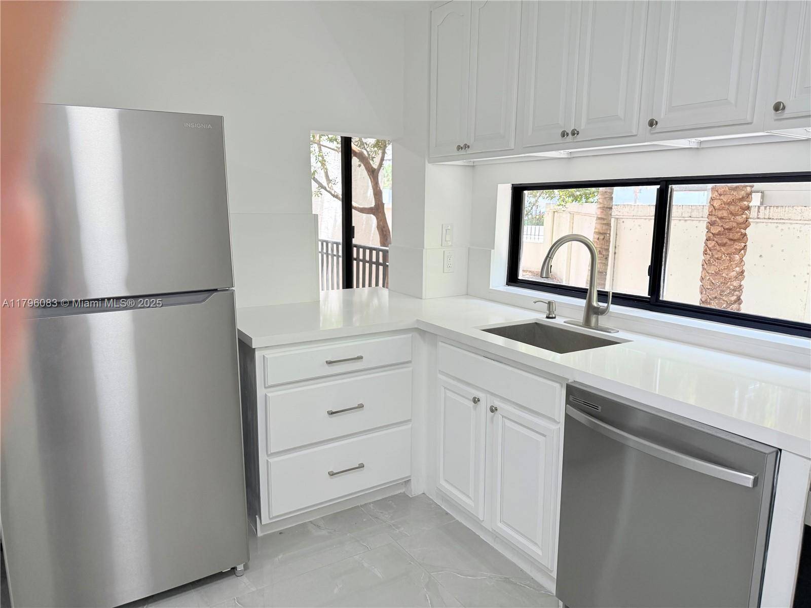 Sunny Isles Beach, FL 33160,16909 N Bay Rd #116