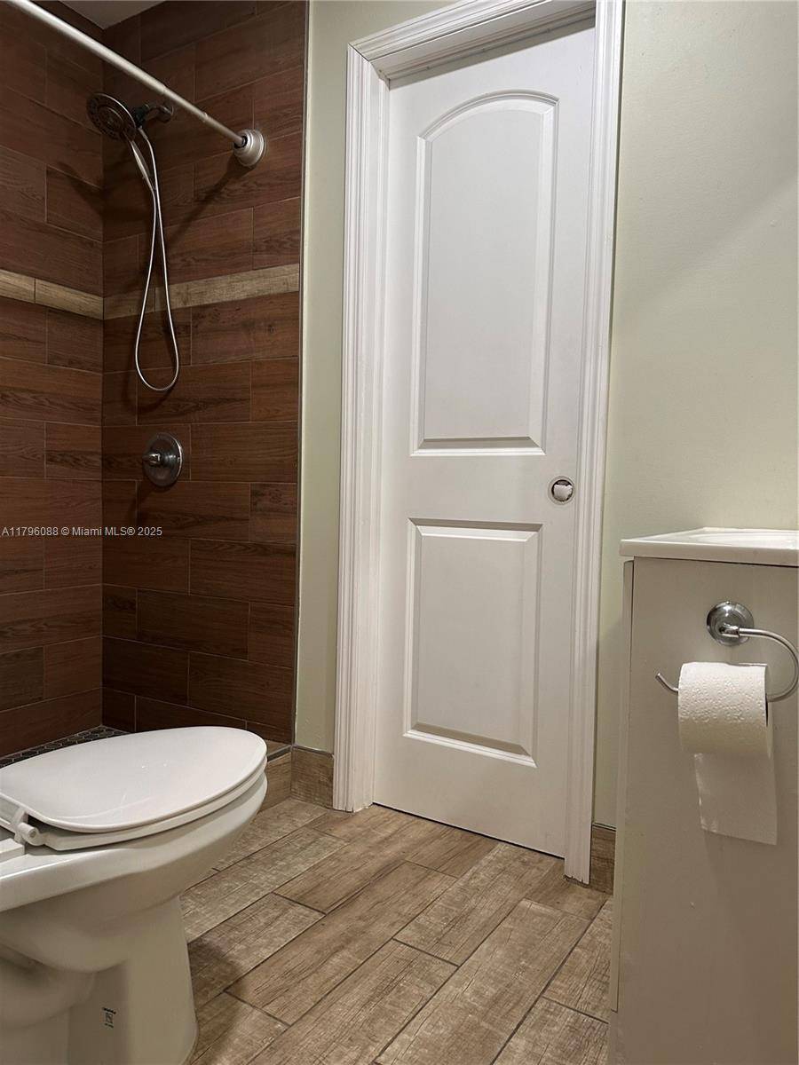 Hollywood, FL 33021,845 S Highland Dr #B