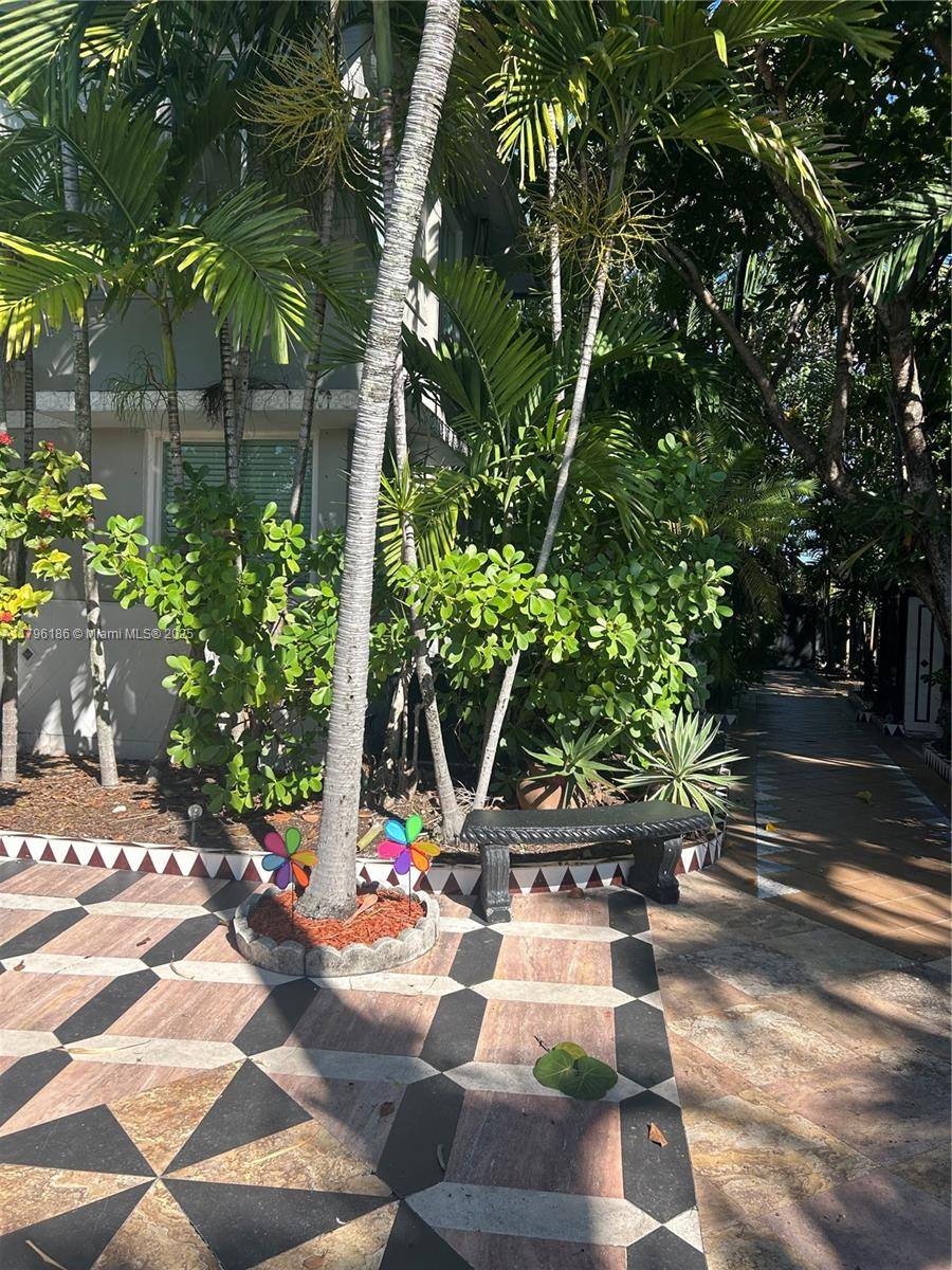 Miami Beach, FL 33141,Address not disclosed