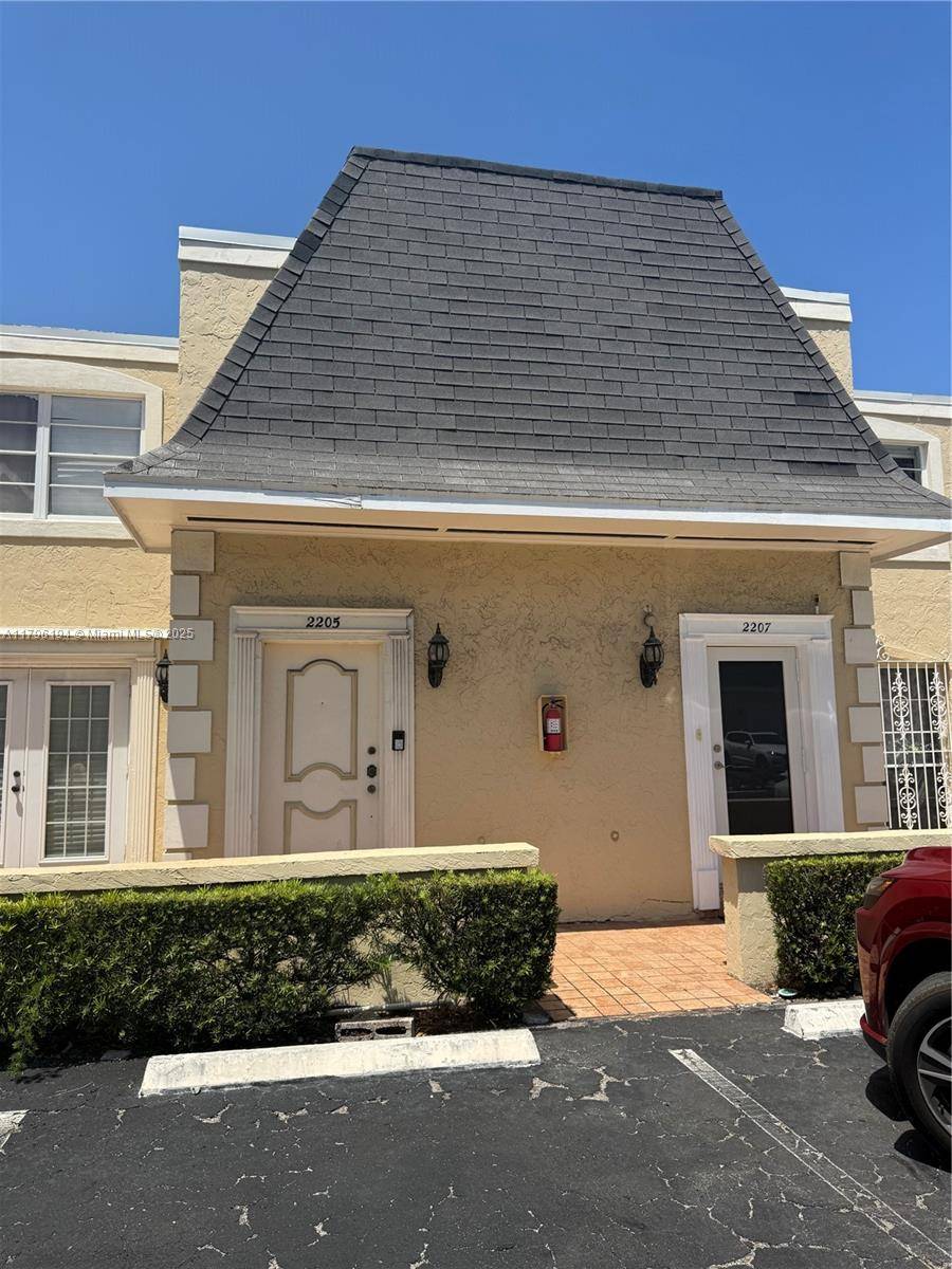 Hallandale Beach, FL 33009,2207 NE 7th St #16
