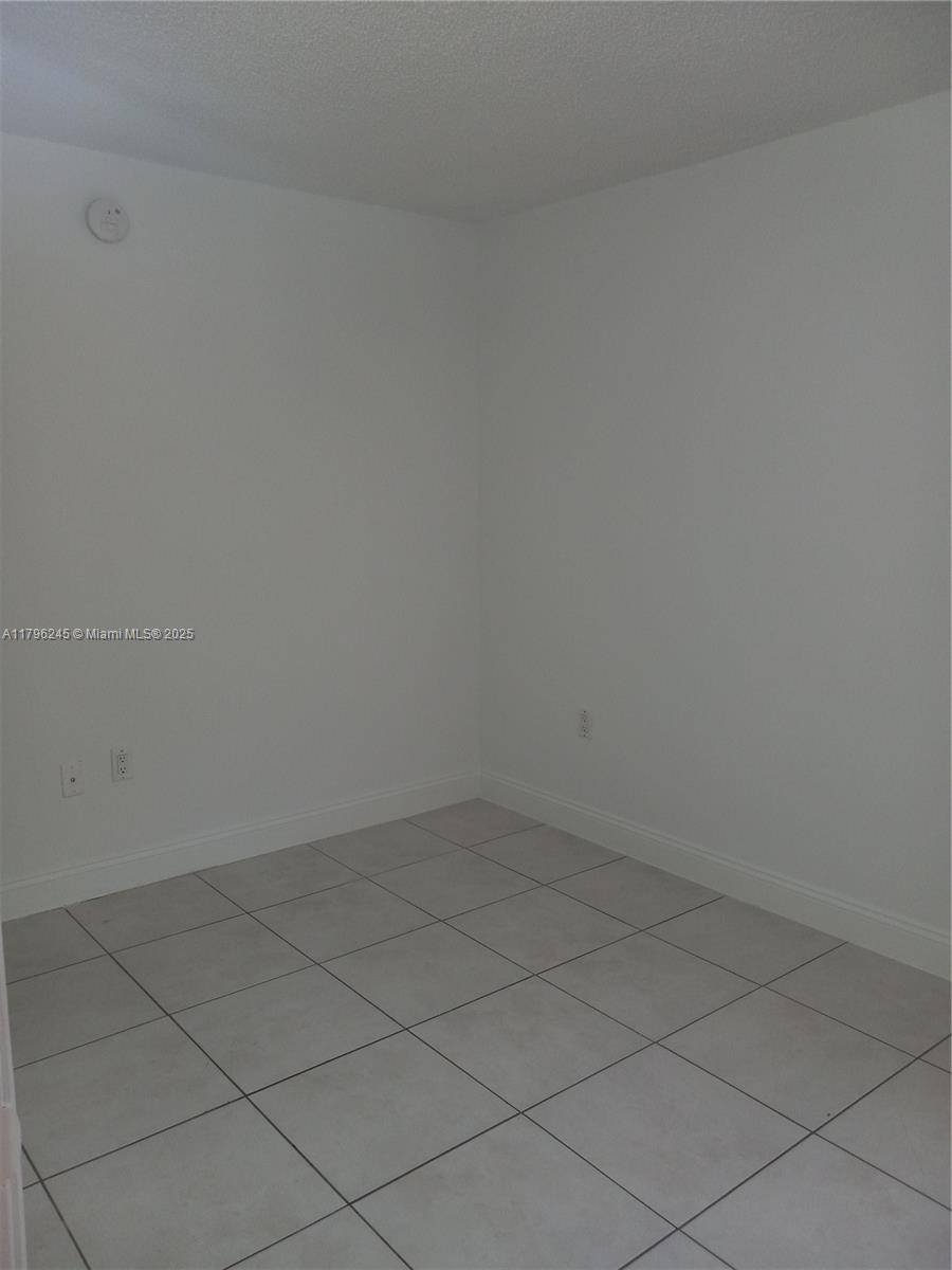 FL 33193,8275 SW 152nd Ave #D-205