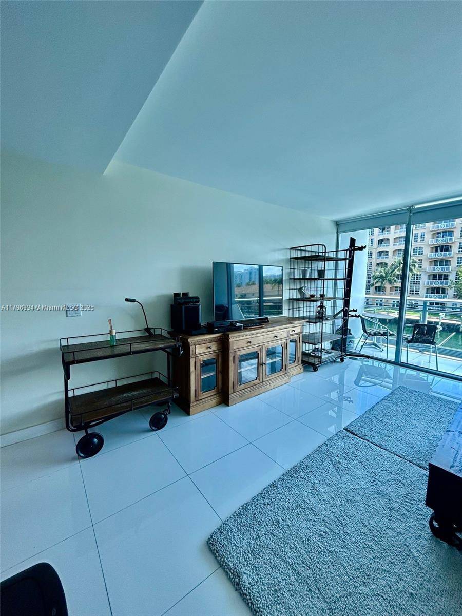 Aventura, FL 33180,2950 NE 188 #216