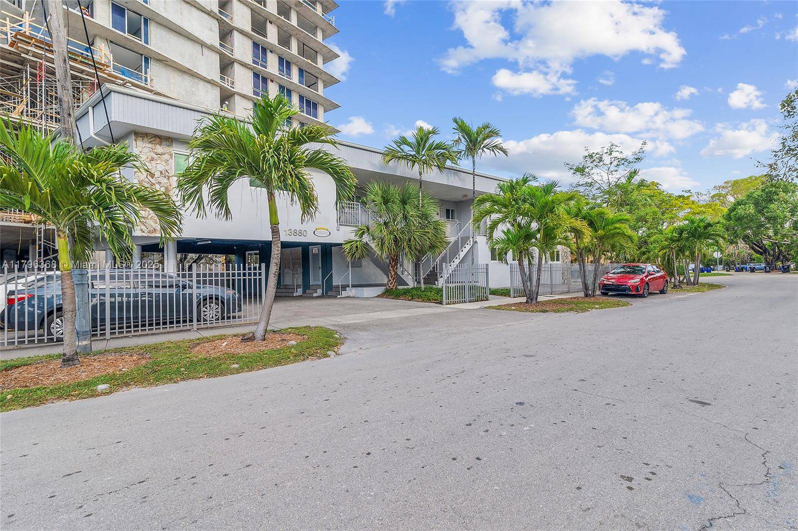 North Miami Beach, FL 33181,13880 NE 20th Pl #2