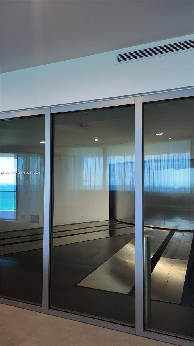 Sunny Isles Beach, FL 33160,18555 Collins Ave #905
