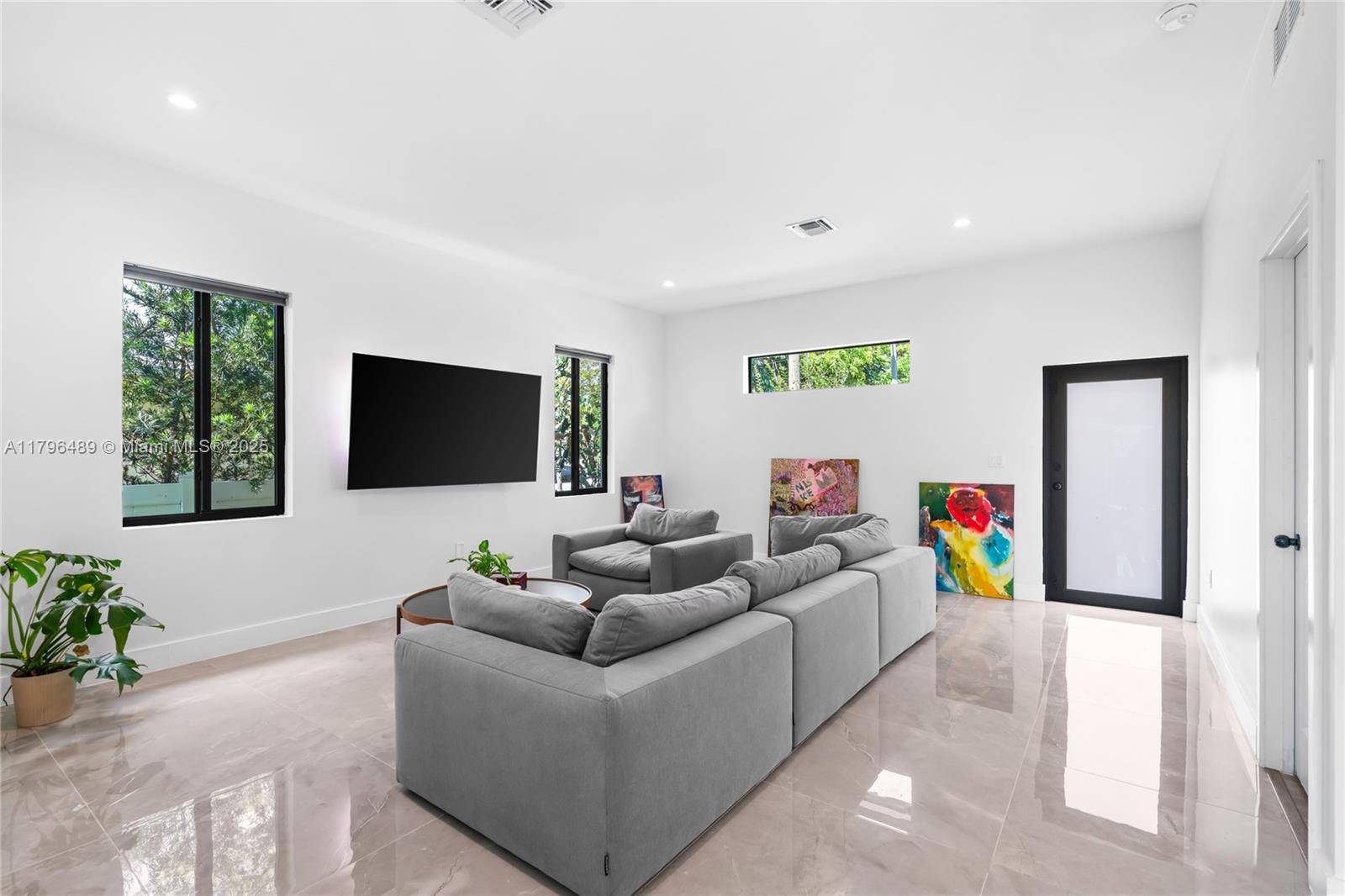 Hallandale Beach, FL 33009,808 NW 5th Ter