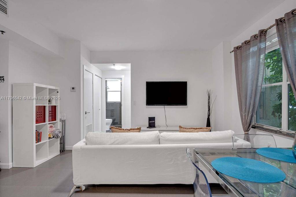 Miami Beach, FL 33139,747 Michigan Ave #201