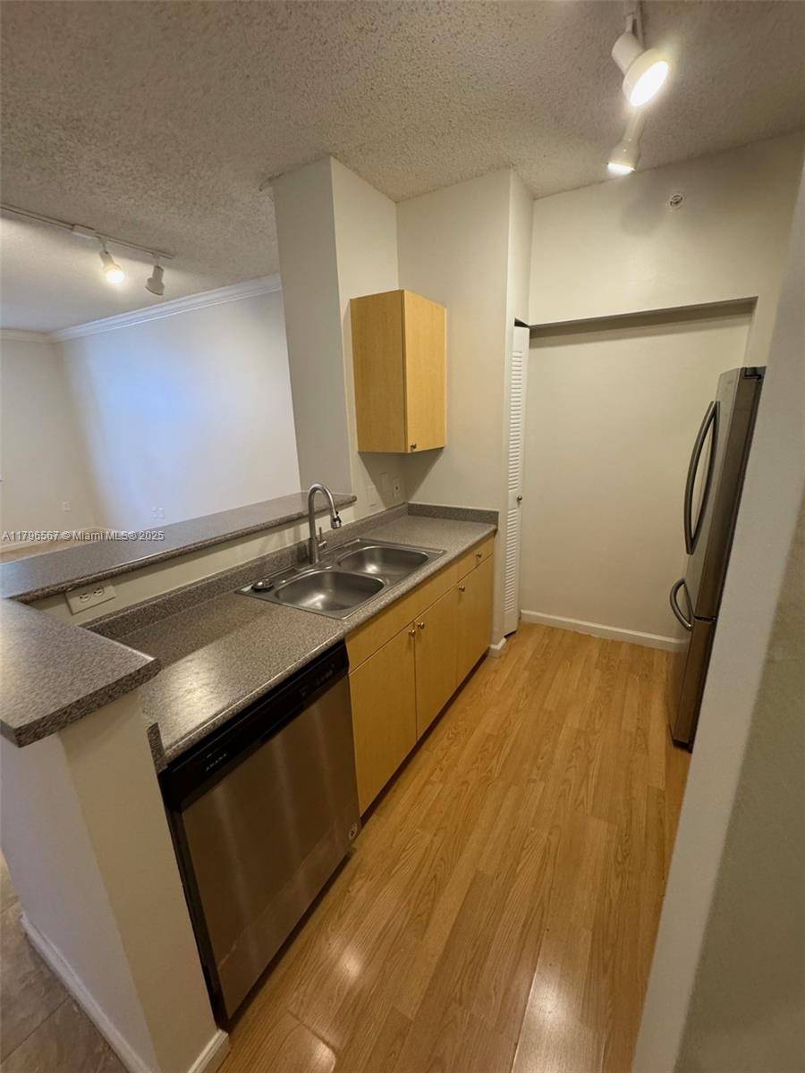 Hollywood, FL 33020,1919 Van Buren St #119A