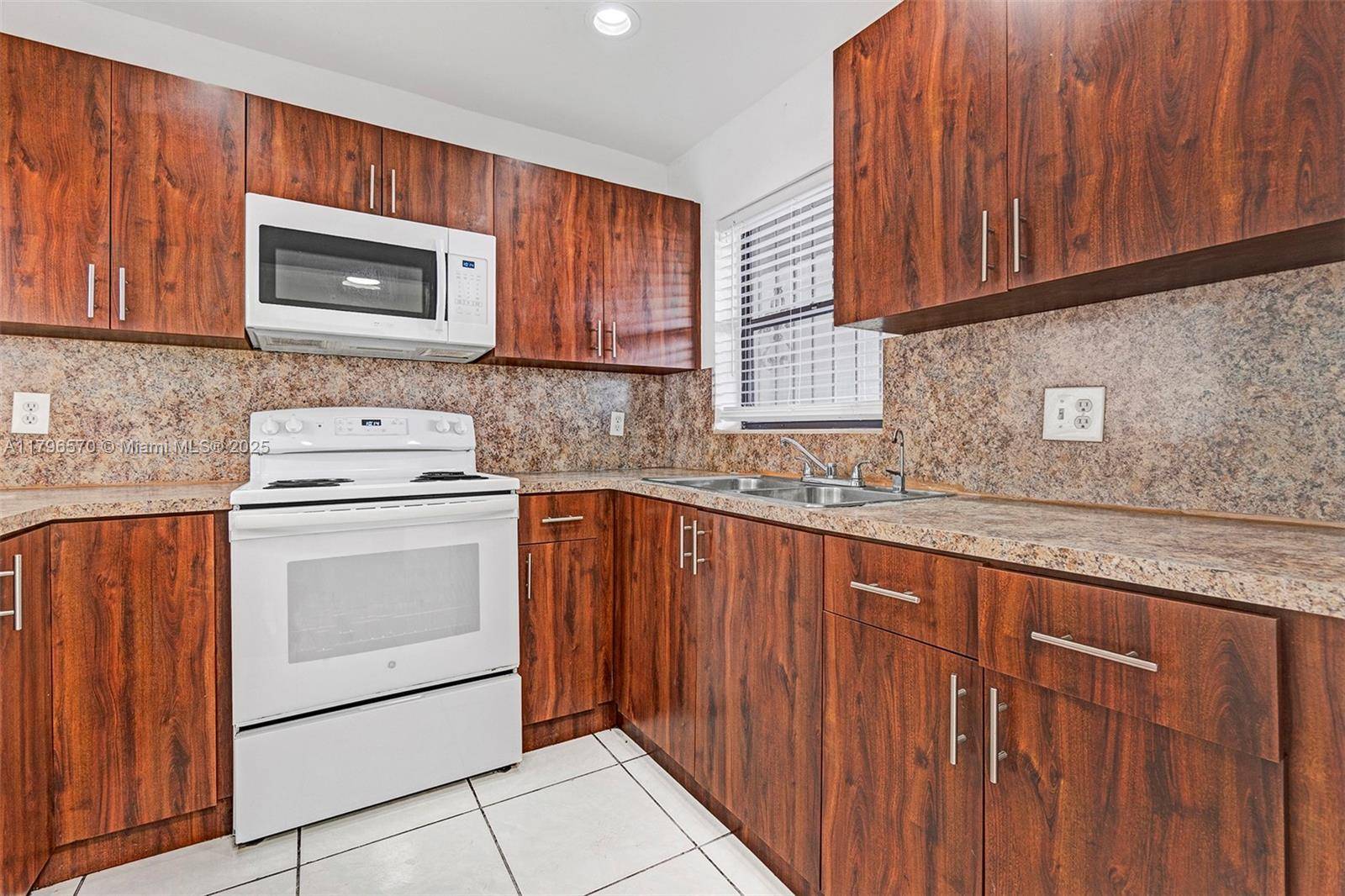 Hialeah, FL 33016,6215 W 24th Ave #203-7