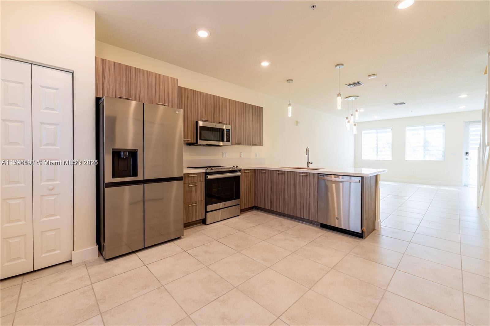Doral, FL 33178,6425 NW 103rd Pl #107