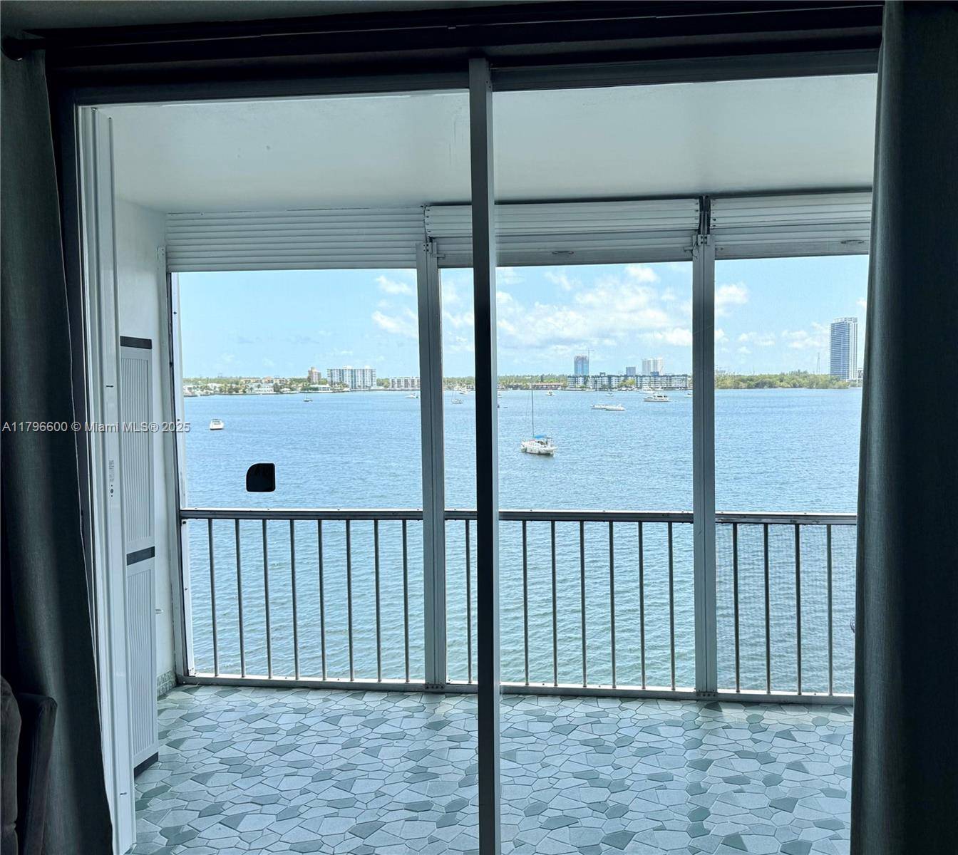 Aventura, FL 33160,3000 Marcos Dr #P512