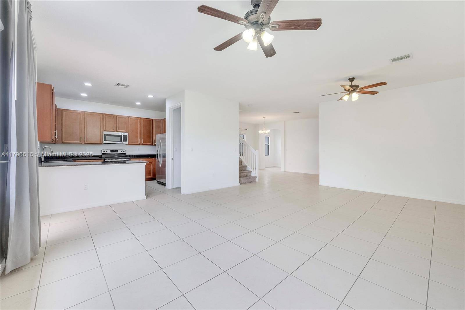 Miami, FL 33179,704 NE 193 St
