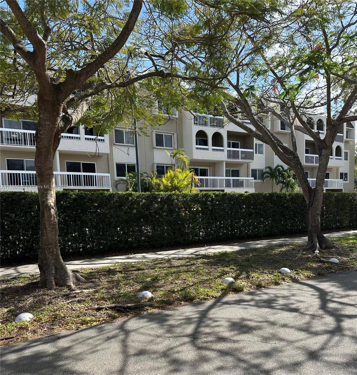Miami, FL 33143,7701 Camino Real #A-401