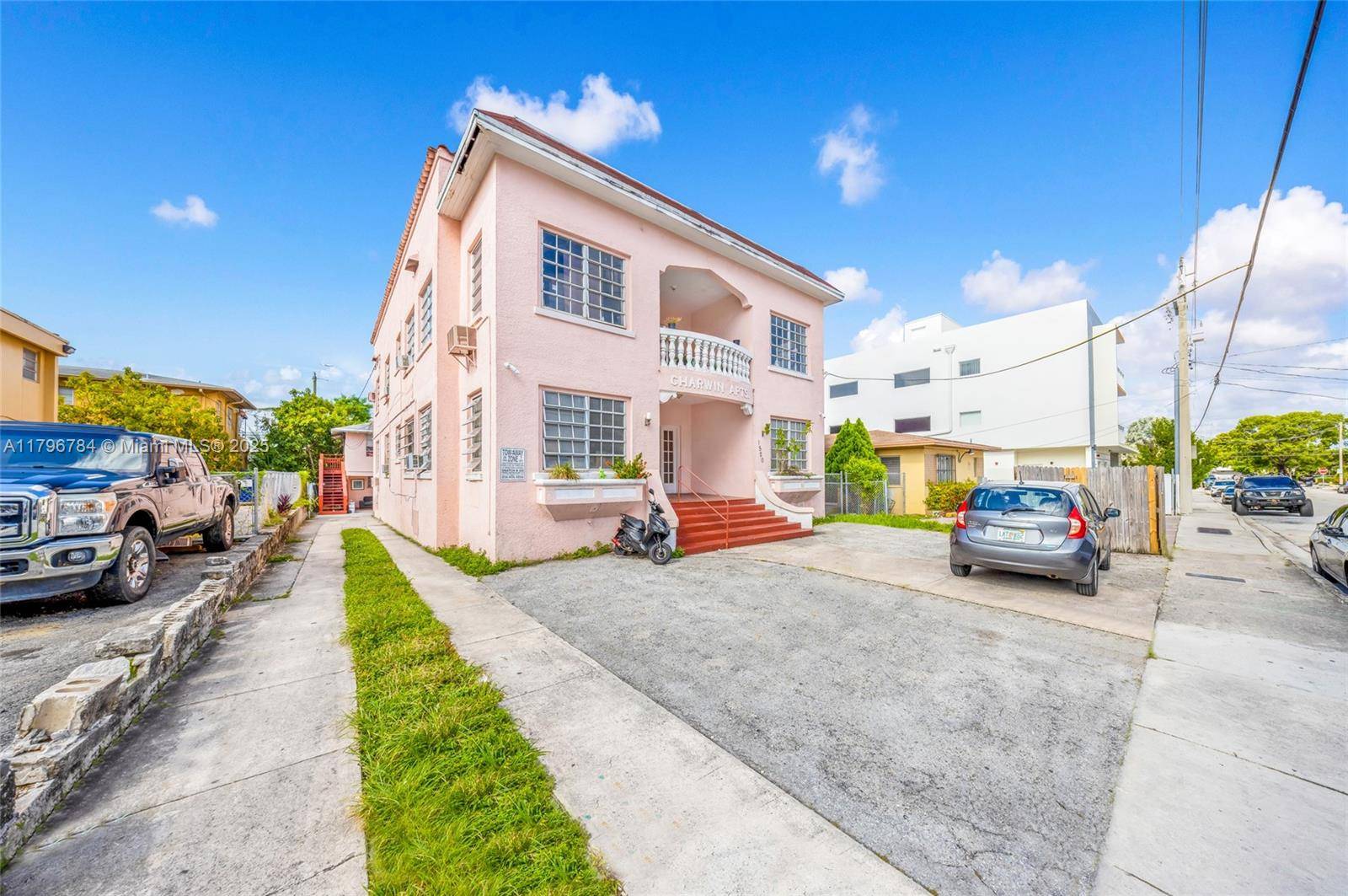 Miami, FL 33125,1520 NW 1st St