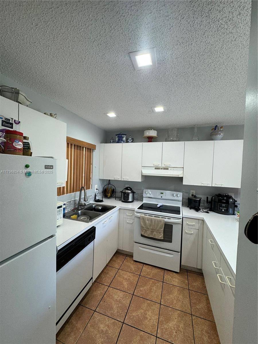 Miami, FL 33183,6225 Kendale Lakes Cir #252