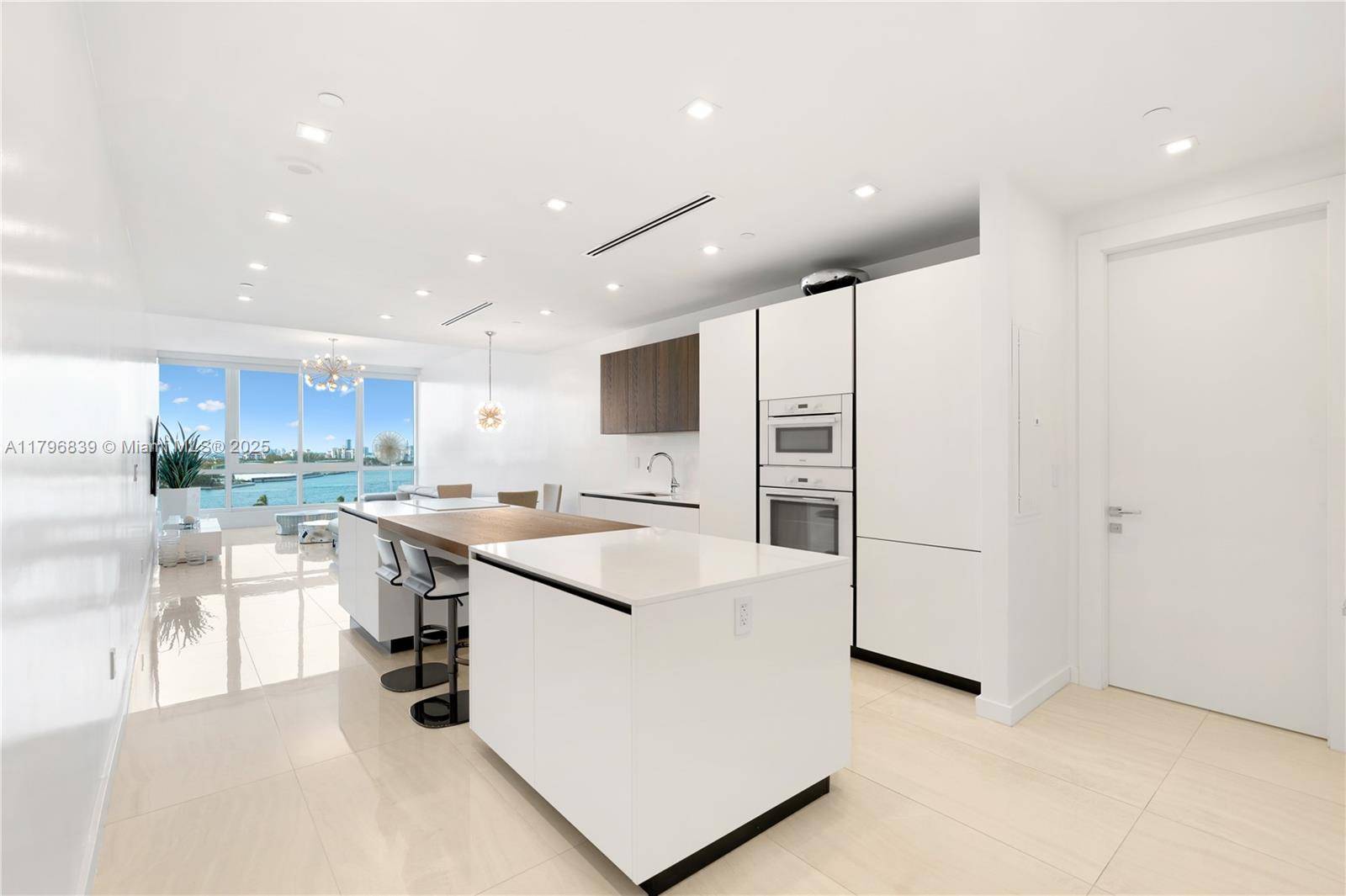 Miami Beach, FL 33139,100 S Pointe Drive #903