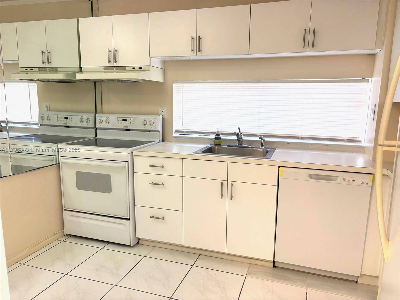 Sunny Isles Beach, FL 33160,17011 N Bay Rd #1018