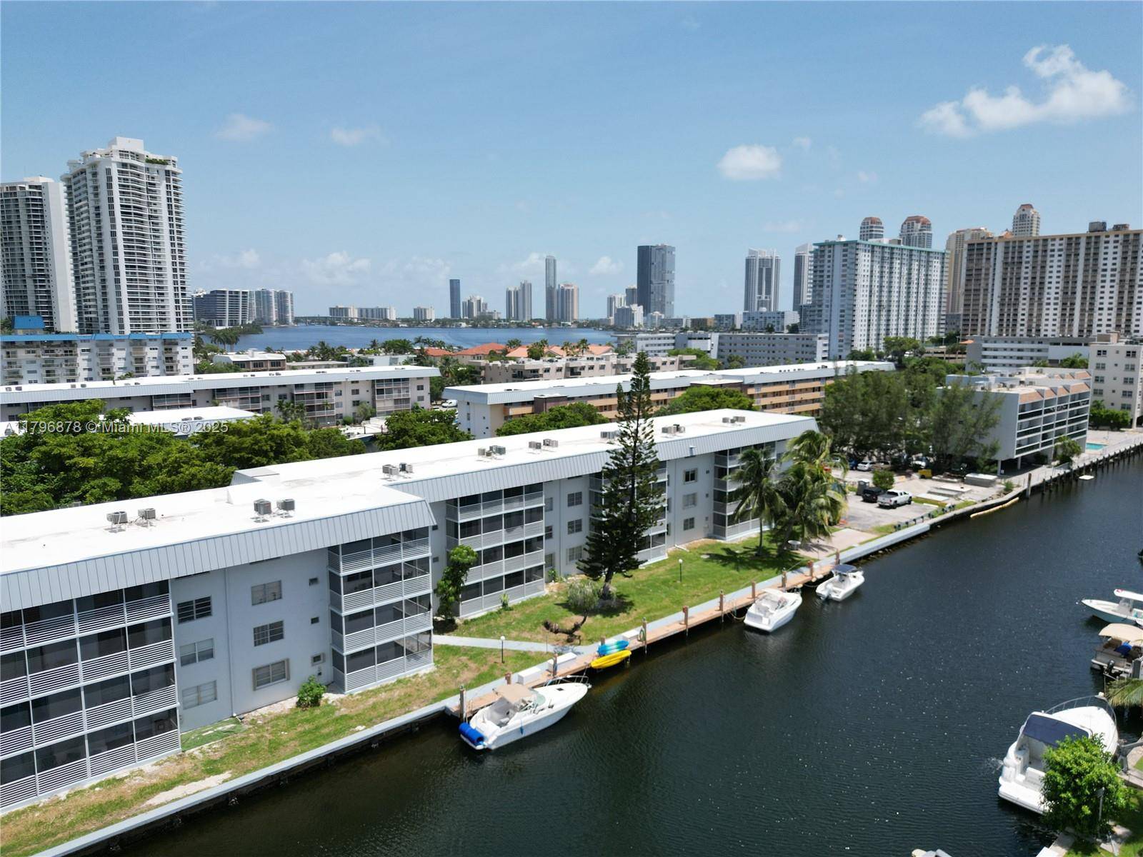 North Miami Beach, FL 33160,3750 NE 169th St #408