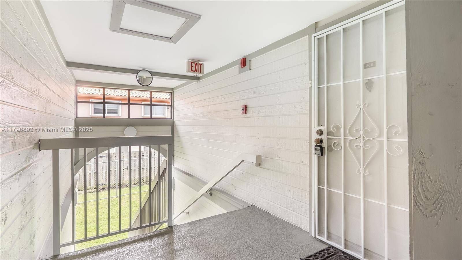Miami, FL 33179,20680 NE 4th Ct #206