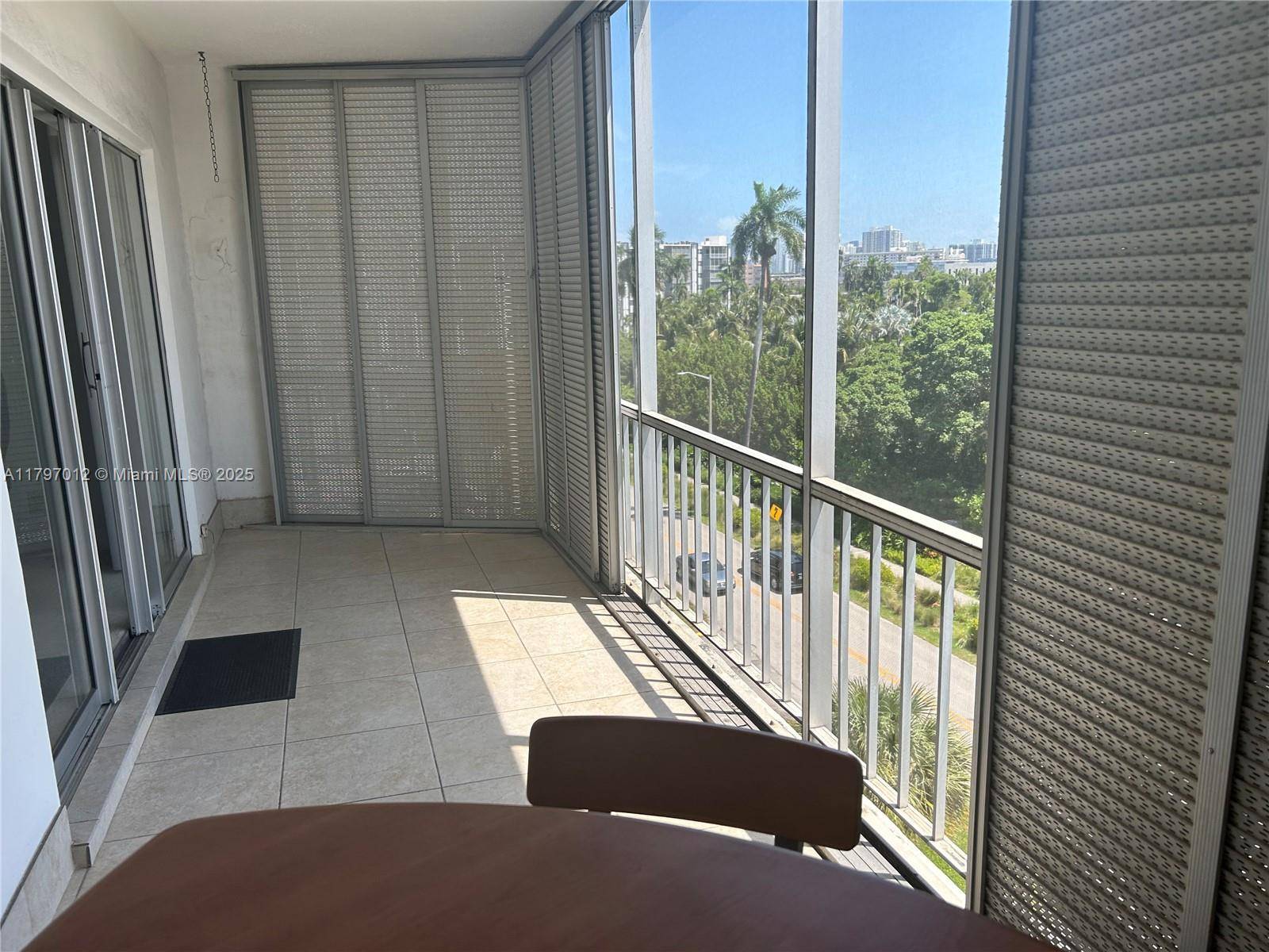 Hallandale Beach, FL 33009,400 Diplomat Pkwy #611