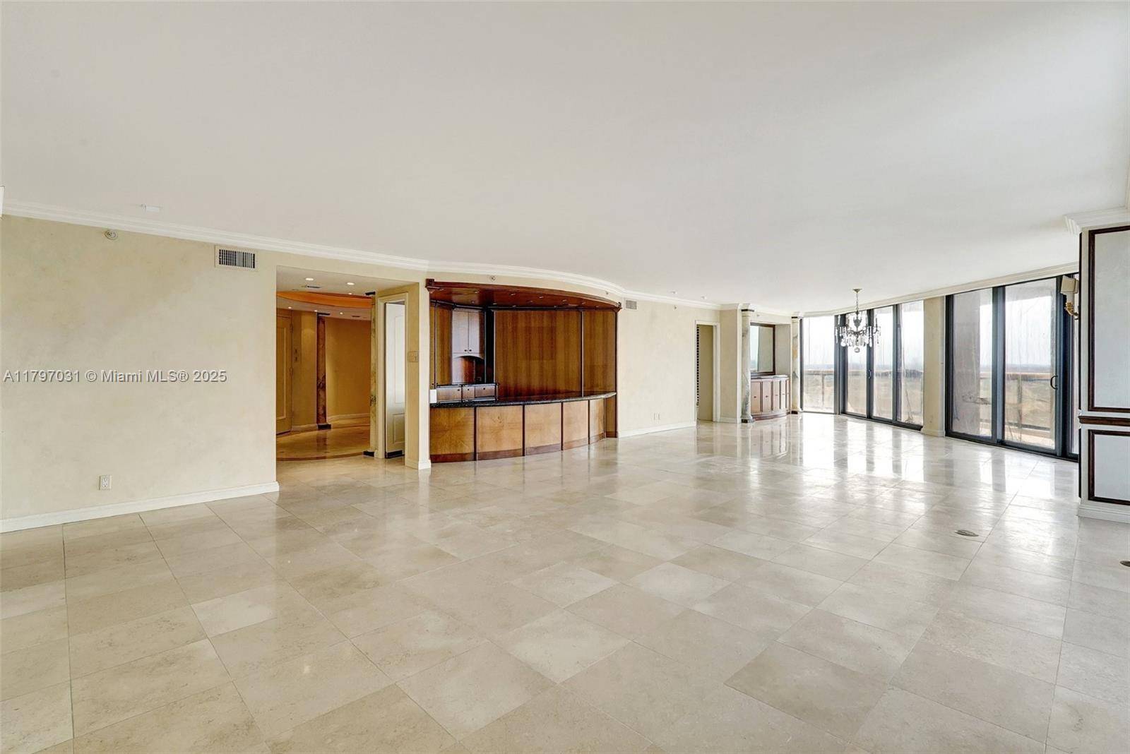 Aventura, FL 33180,19667 Turnberry Way #16GR