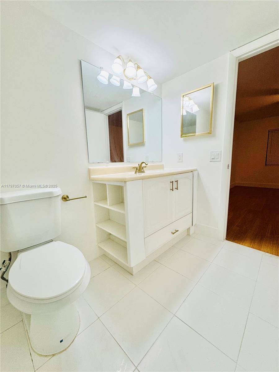 Oakland Park, FL 33309,3129 Oakland Shores Dr #A105