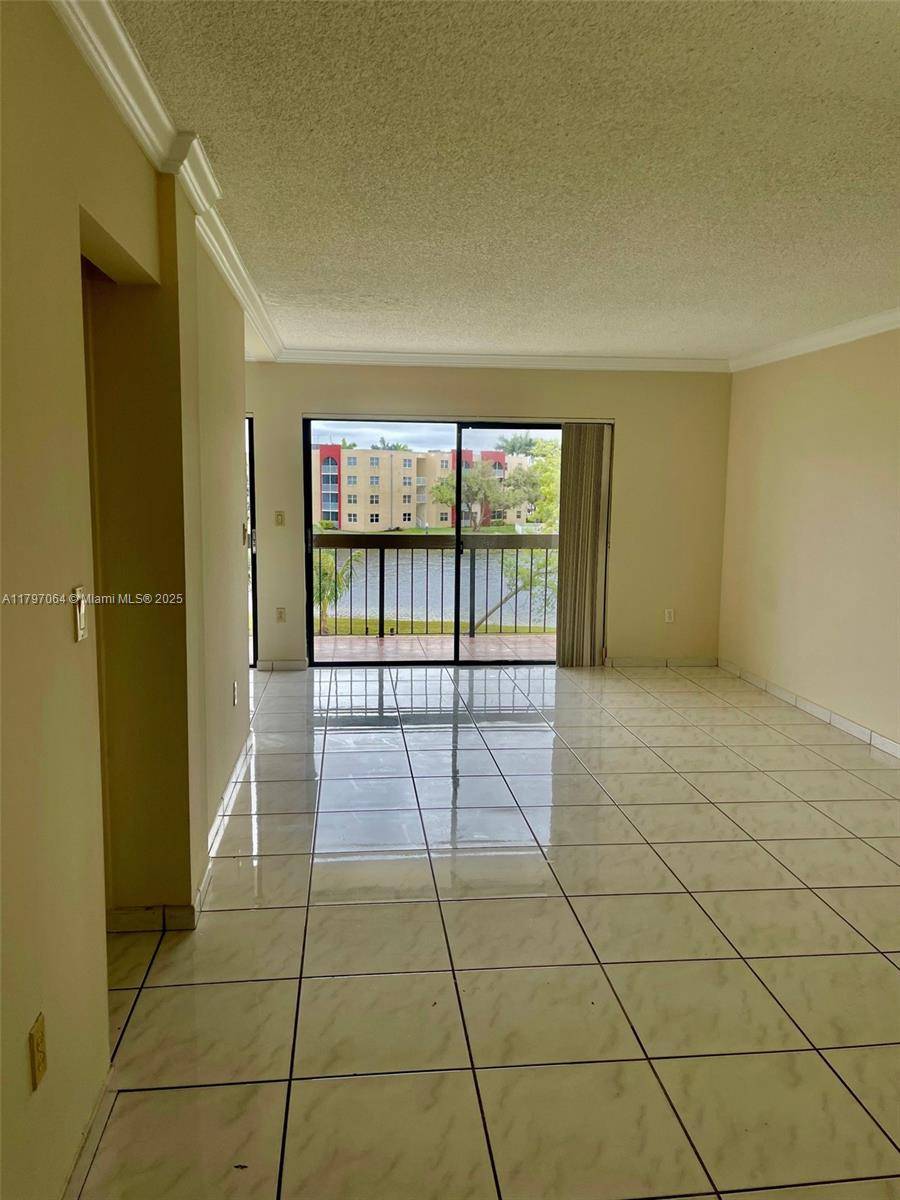 Miami, FL 33184,1350 SW 122nd Ave #321
