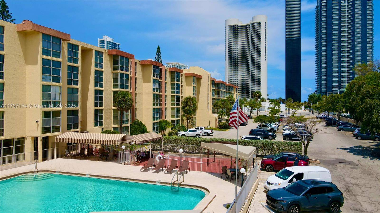 Sunny Isles Beach, FL 33160,200 172nd St #114