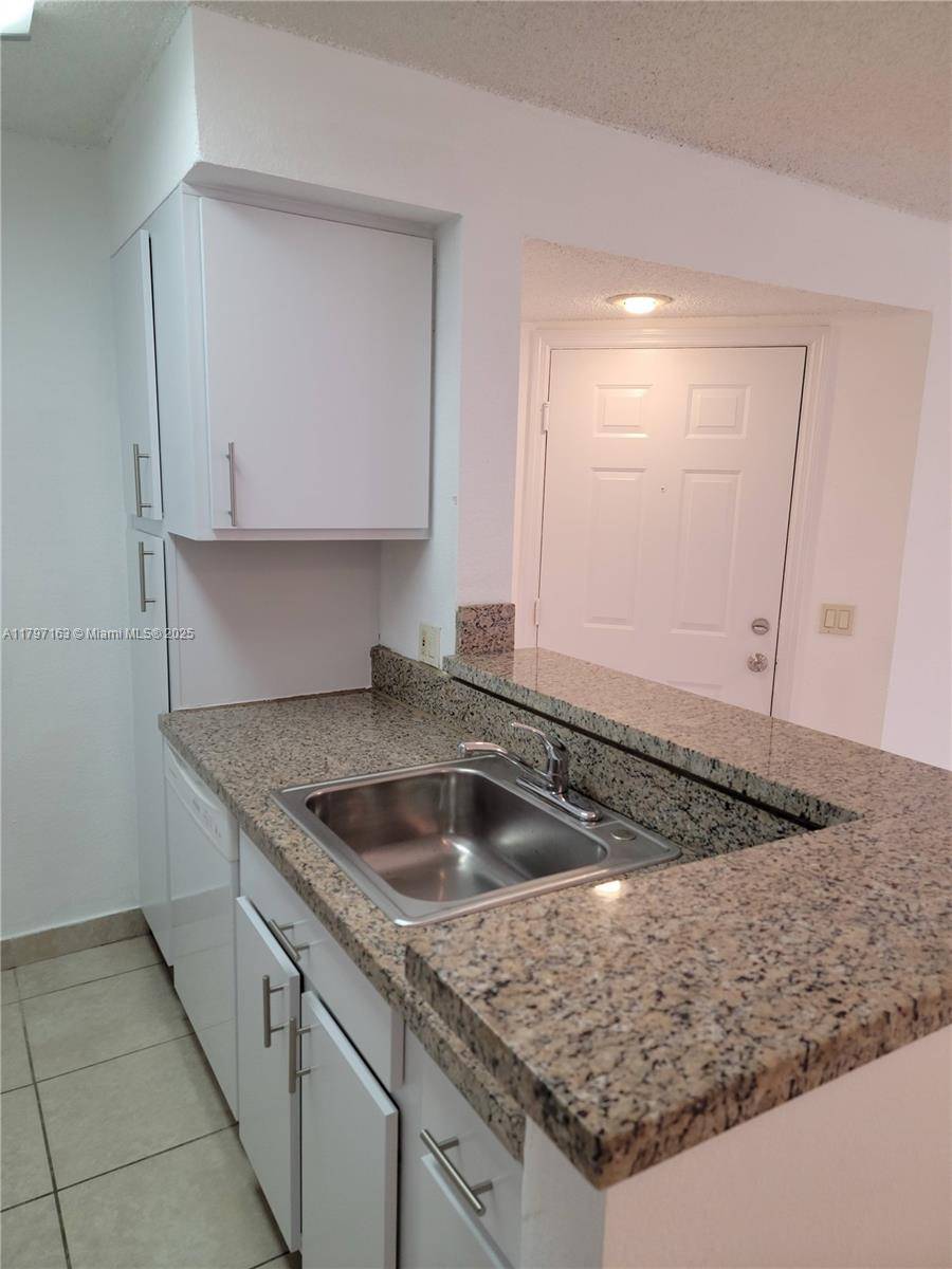 Davie, FL 33328,2900 S University Dr #9107